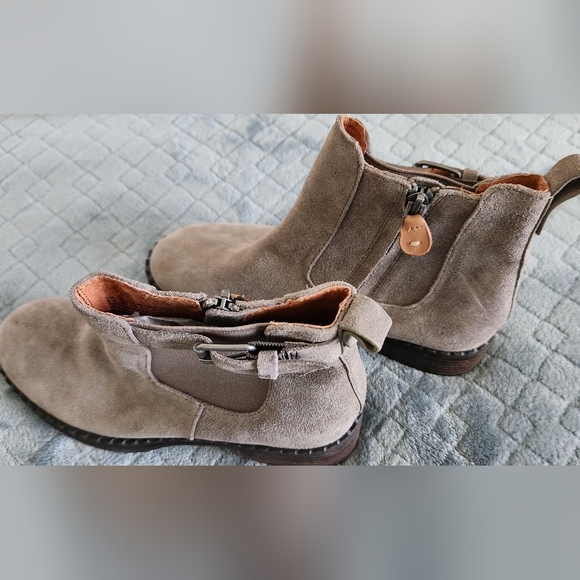 NEW NWOT Kenneth Cole Gentle Souls Ankle Leather Size 6.5 Women's Boots - Picture 2 of 9